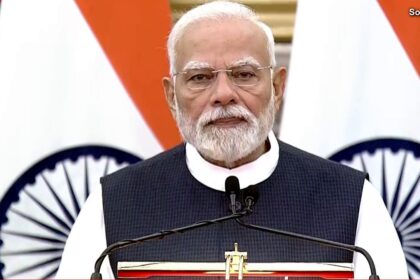 India and Singapore leaders discussing strategic and economic cooperation