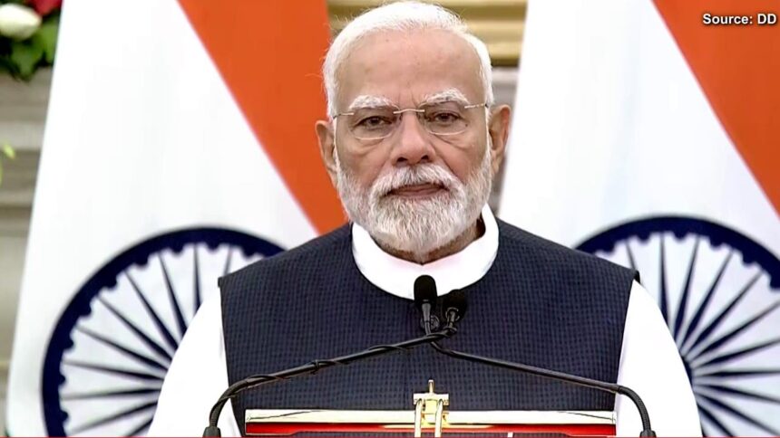 India and Singapore leaders discussing strategic and economic cooperation