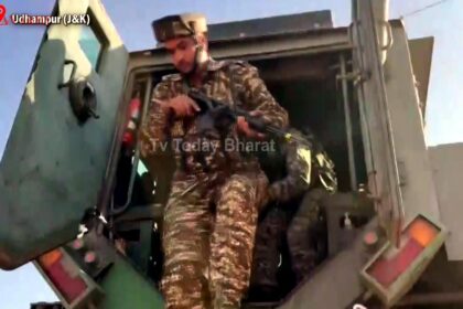 "उधमपुर में सुरक्षा बल आतंकियों के खिलाफ कार्रवाई करते हुए।"