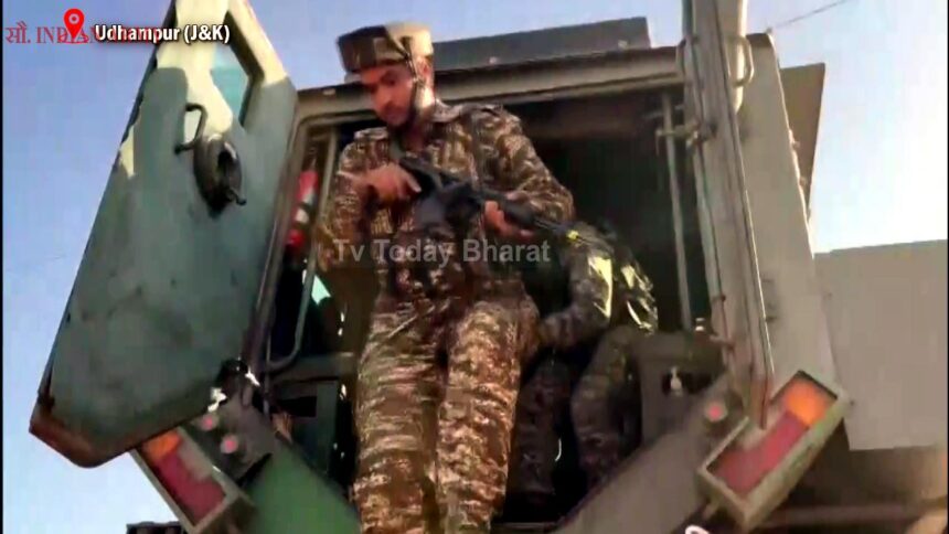 "उधमपुर में सुरक्षा बल आतंकियों के खिलाफ कार्रवाई करते हुए।"