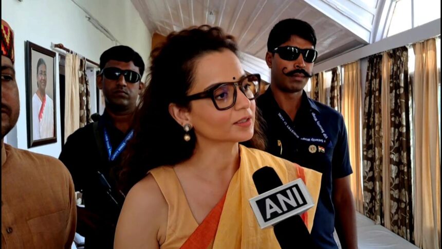 कांगना राणावत मंडी, हिमाचल प्रदेश में GST सुधारों पर बोलती हुई"