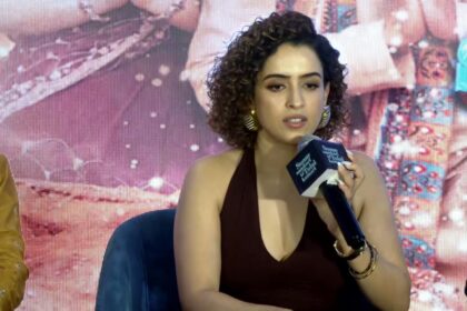 Varun Dhawan और Jhanvi Kapoor अहमदाबाद में फिल्म ‘सनी संस्कारी की तुलसी कुमारी’ के प्रेस कॉन्फ्रेंस में।