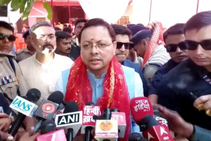 हरिद्वार में छड़ी यात्रा के दौरान मुख्यमंत्री पुष्कर सिंह धामी