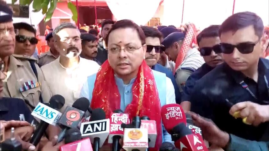 हरिद्वार में छड़ी यात्रा के दौरान मुख्यमंत्री पुष्कर सिंह धामी