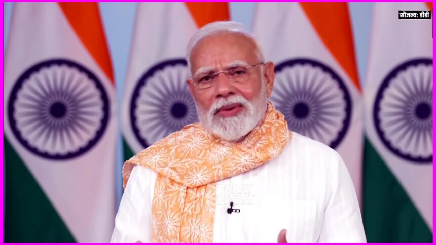 Supporters and crowd reacting emotionally as PM Modi condemns opposition for offensive remarks about his mother