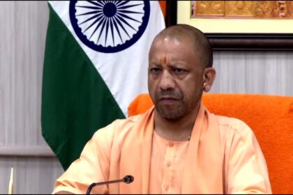 मुख्यमंत्री योगी आदित्यनाथ जीएसटी सुधार समीक्षा बैठक में