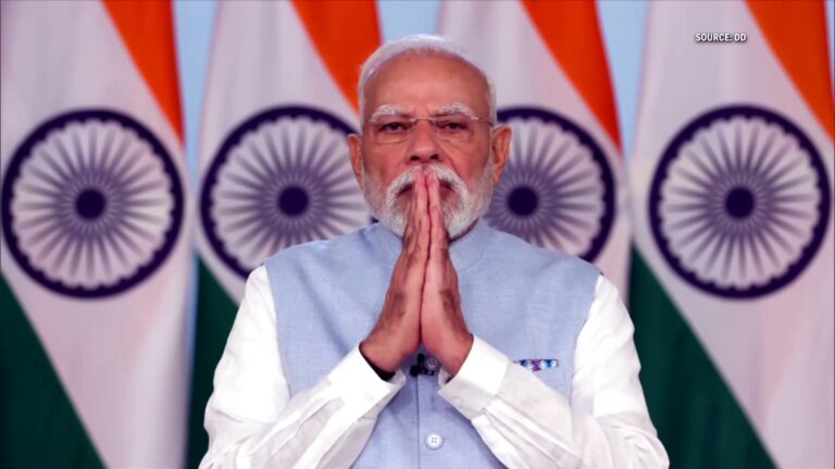 “PM मोदी नए GST सुधारों की घोषणा करते हुए – मिडिल क्लास के लिए नवरात्रि तोहफ़ा”