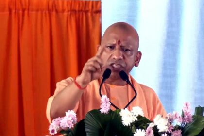 "बलरामपुर में योगी आदित्यनाथ का भाषण"