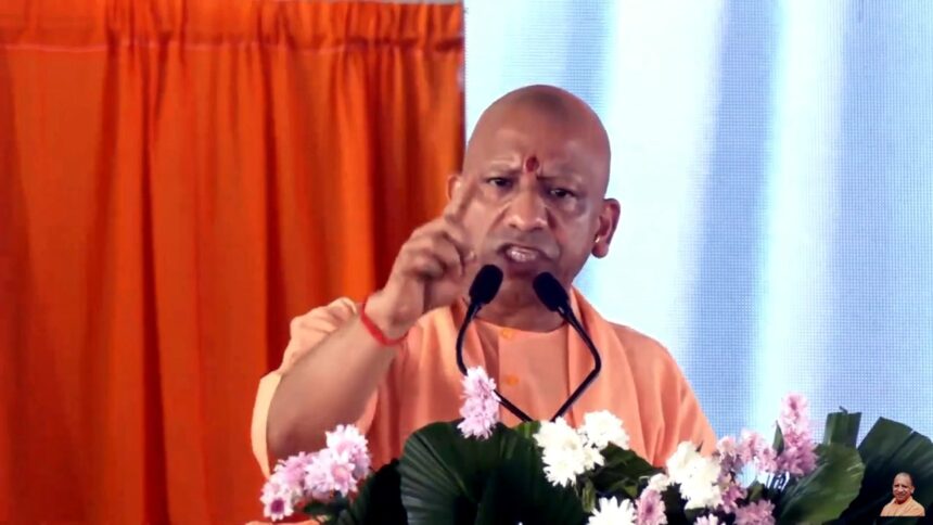 "बलरामपुर में योगी आदित्यनाथ का भाषण"