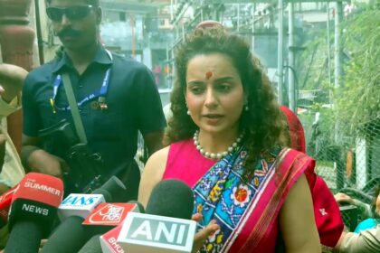 कंगना रनौत मंडी में अंतरराष्ट्रीय यज्ञ दिवस के हवन समारोह में हिस्सा लेती हुई