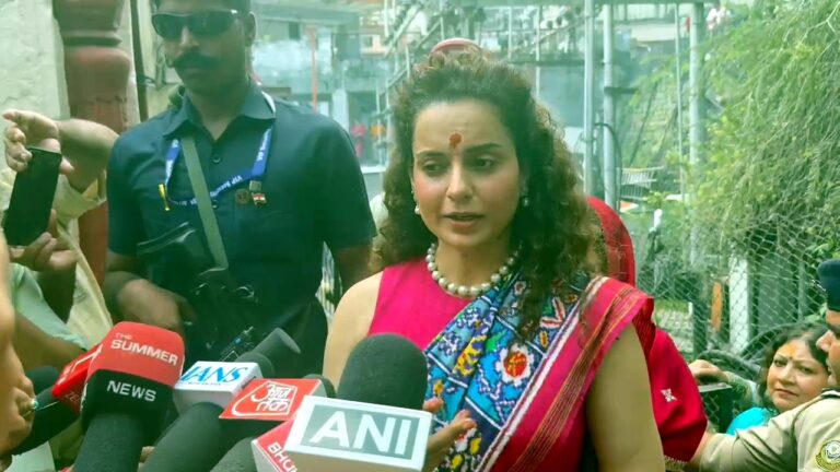 कंगना रनौत मंडी में अंतरराष्ट्रीय यज्ञ दिवस के हवन समारोह में हिस्सा लेती हुई