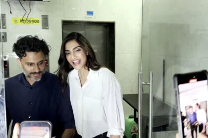सोनम कपूर और आनंद आहुजा मुंबई बैंड्रा में दिखाई दे रहे हैं, फैंस और फोटोग्राफर्स के बीच