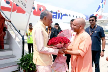CM Yogi Adityanath welcoming Mauritius Prime Minister in Ayodhya