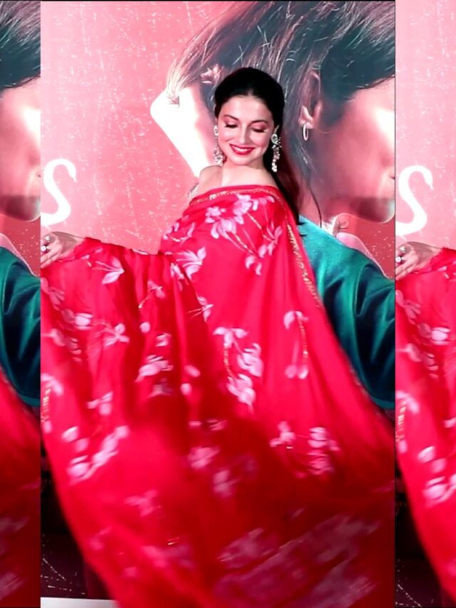 लाल साड़ी में बेहद खूबसूरत दिखीं Divya Khosla
Ek Chatur Naar की Screening में बटोरी Limelight