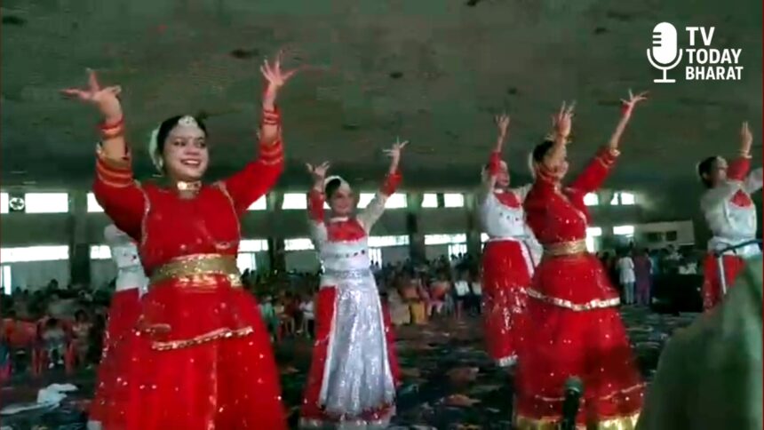 Crowd gathered at Prem Nagar Ashram in Haridwar during the BJP’s Deepotsav and Bhajan Sandhya event, with glowing diyas, cultural performances, and devotional atmosphere ahead of Diwali.