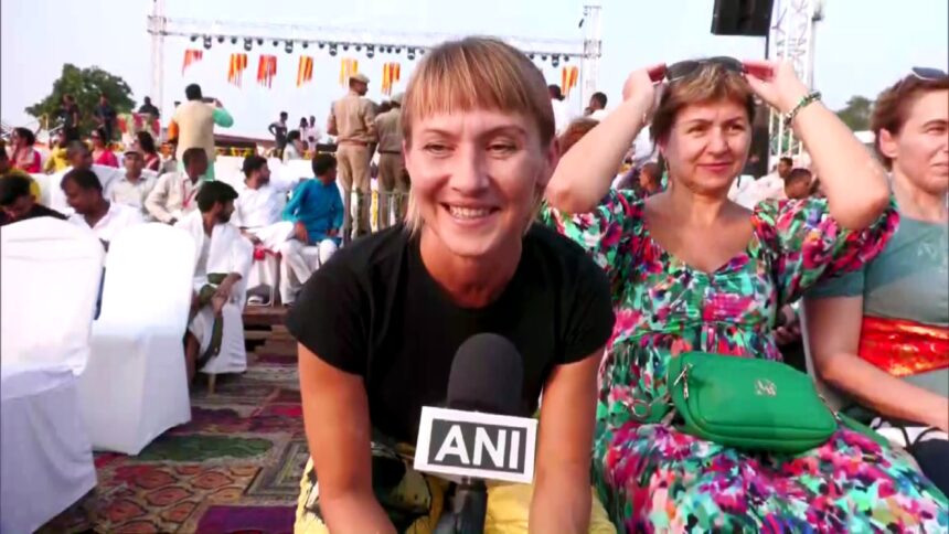 रयू घाट पर दीपोत्सव के दौरान लाखों जलते हुए दीपों की रौशनी