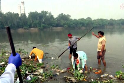 Virender Sachdeva, Delhi BJP President, cleaning Bhairo Ghat on Yamuna Bank ahead of Chhath Puja with party workers and locals participating in the cleanliness drive.