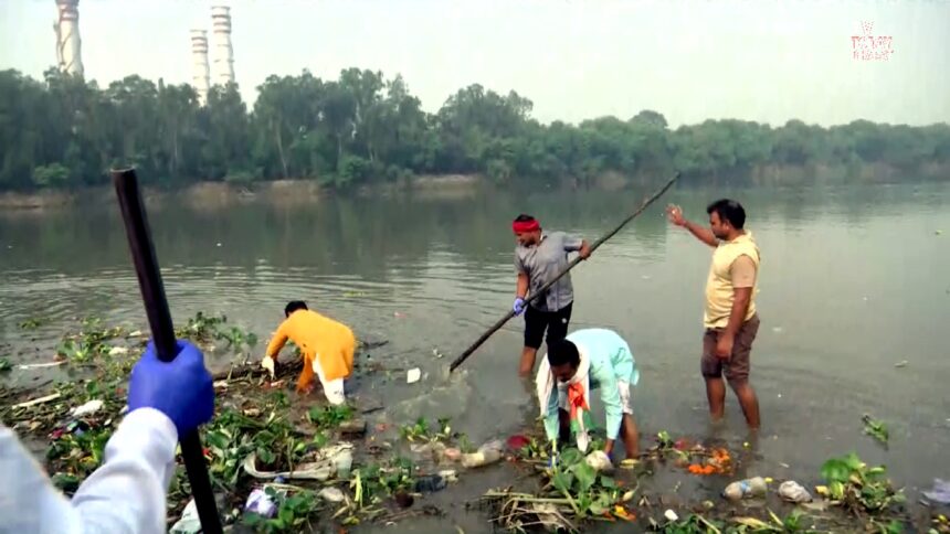 Virender Sachdeva, Delhi BJP President, cleaning Bhairo Ghat on Yamuna Bank ahead of Chhath Puja with party workers and locals participating in the cleanliness drive.