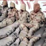 अफगान सेना पाकिस्तानी सैनिकों को बंधक बनाती हुई, डूरंड रेखा के पास सीमा पर अभियान