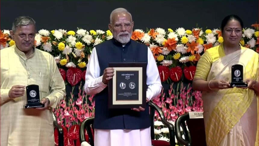 RSS के 100 साल: राष्ट्रीय स्वयंसेवक संघ पर डाक टिकट और सिक्के में ऐसा क्या खास, पीएम मोदी ने किया जारी