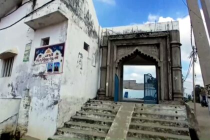 Bulldozer removing part of Gausul Wara Masjid in Sambhal, Uttar Pradesh, with police and paramilitary forces present during demolition