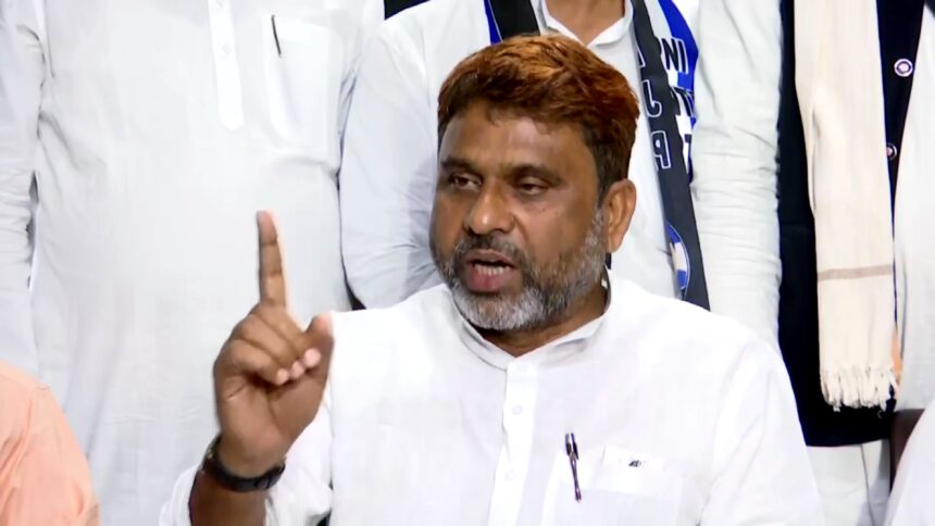 Akhtarul Iman, the “Lion of Seemanchal,” addressing supporters during Bihar Assembly Election 2025 campaign — AIMIM leader challenging RJD and Congress strongholds.