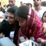 Bhojpuri actor Pawan Singh’s wife Jyoti Singh discussing political strategy