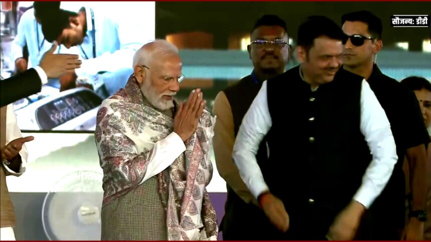 PM Modi arriving in Navi Mumbai for airport inauguration
