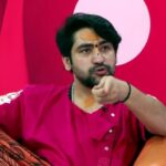 Dhirendra Shastri speaking about truth and spirituality, emphasizing 'We are worshippers of truth, not of any person', with a focus on PM Modi and Indian politics, at Bageshwar Dham