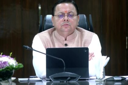 उत्तराखंड के मुख्यमंत्री पुष्कर सिंह धामी ने देहरादून में सीएम हेल्पलाइन 1905 की समीक्षा बैठक में भाग लिया।