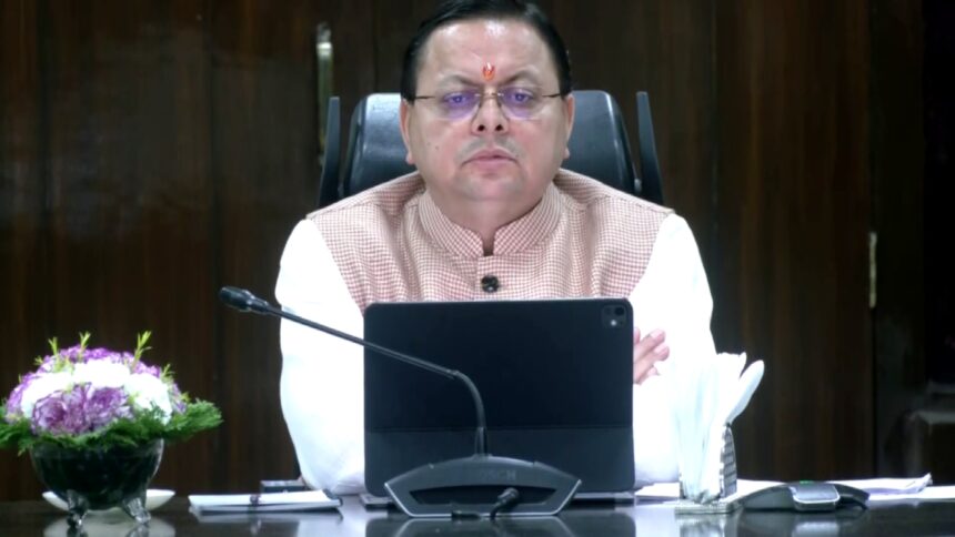 उत्तराखंड के मुख्यमंत्री पुष्कर सिंह धामी ने देहरादून में सीएम हेल्पलाइन 1905 की समीक्षा बैठक में भाग लिया।