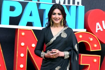 Sonali Bendre in elegant silk dress posing on the set of Pati Patni Aur Panga in Mumbai