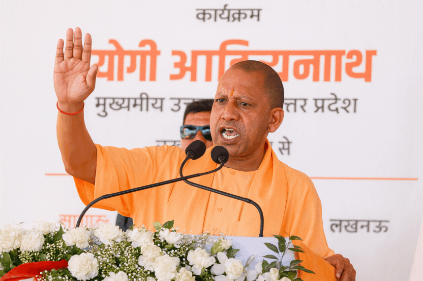 प्रयागराज की बिजली सखी योजना से जुड़ी महिलाएं, जो योगी सरकार की पहल के तहत ग्रामीण क्षेत्रों में मीटर रीडिंग, बिल वितरण और वसूली कर आत्मनिर्भर बनीं।