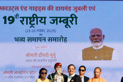 President Droupadi Murmu and Governor Anandiben Patel at Bharat Scouts and Guides Lucknow Jamboree with youth participants displaying unity and national spirit.