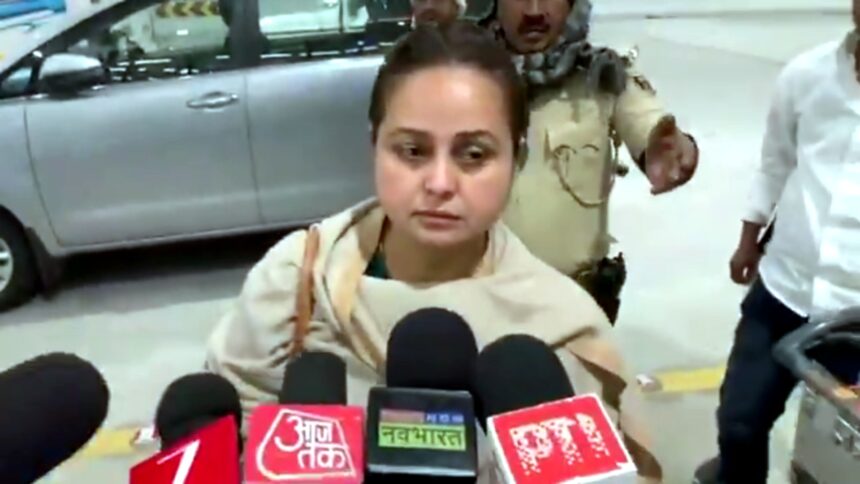 रोहिणी आचार्य का ताज़ा बयान: बिहार चुनाव के बाद लालू यादव की बेटी का भावुक पोस्ट और परिवार पर लगाए गंभीर आरोप।