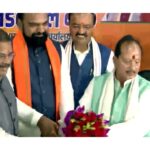 पटना में बीजेपी विधायक दल की बैठक के बाद सम्राट चौधरी और विजय सिन्हा को दोबारा डिप्टी सीएम घोषित किए जाने का दृश्य।