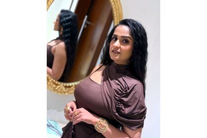 Asees Kaur performing ‘Ishq-e-Desi’ song from film ‘Jassi Weds Jassi’, featuring Jassi Gill and Sonam Bajwa in a romantic desi setting