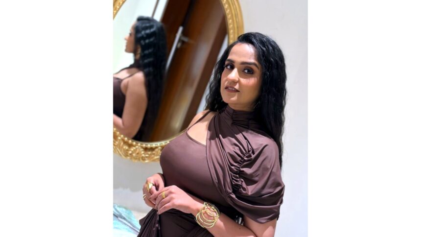 Asees Kaur performing ‘Ishq-e-Desi’ song from film ‘Jassi Weds Jassi’, featuring Jassi Gill and Sonam Bajwa in a romantic desi setting