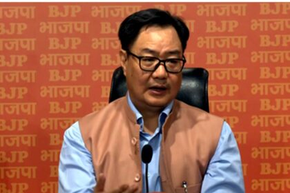 केंद्रीय मंत्री किरेन रिजिजू प्रेस कॉन्फ्रेंस में राहुल गांधी पर टिप्पणी करते हुए ,बिहार और हरियाणा मुद्दे पर बयान देते हुए