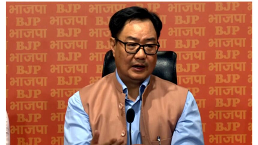 केंद्रीय मंत्री किरेन रिजिजू प्रेस कॉन्फ्रेंस में राहुल गांधी पर टिप्पणी करते हुए ,बिहार और हरियाणा मुद्दे पर बयान देते हुए