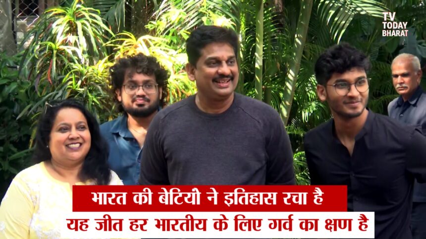 जेमिमा रॉड्रिग्स के परिवार ने बांद्रा में मीडिया से की बातचीत, भारत की वर्ल्ड कप जीत पर मनाया जश्न