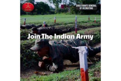 भारतीय नौसेना भर्ती 2025 — 10+2 पास अविवाहित पुरुष उम्मीदवारों के लिए आवेदन, अंतिम तिथि 13 नवंबर 2025, नौसेना वर्दी में कैडेट्स की प्रेरणादायक तस्वीर