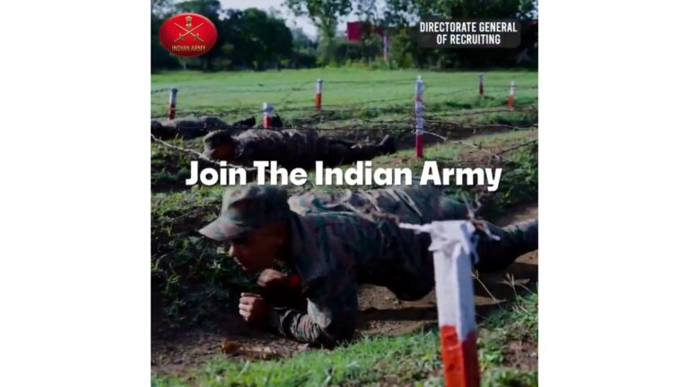भारतीय नौसेना भर्ती 2025 — 10+2 पास अविवाहित पुरुष उम्मीदवारों के लिए आवेदन, अंतिम तिथि 13 नवंबर 2025, नौसेना वर्दी में कैडेट्स की प्रेरणादायक तस्वीर