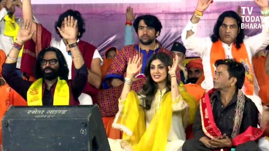 Dhirendra Krishna Shastri leading Sanatan Hindu Ekta Padyatra in Chhata Mathura with devotees, saints Devaki Nandan Thakur, Chinmayanand Bapu, and Bollywood actors Shilpa Shetty and Rajpal Yadav
