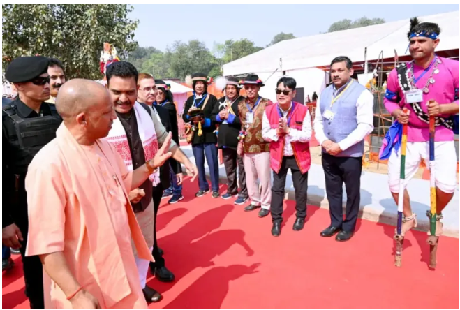 PM Narendra Modi inaugurating ₹9,700 crore development projects and launching ₹2,000 crore tribal welfare scheme in Narmada on Tribal Pride Day.