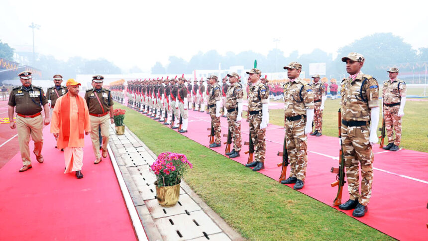 UPPAC के 78वें स्थापना दिवस समारोह 2025 में मुख्यमंत्री योगी आदित्यनाथ द्वारा पीएसी जवानों और उत्कृष्ट कर्मियों को सम्मानित करते हुए कार्यक्रम का दृश्य