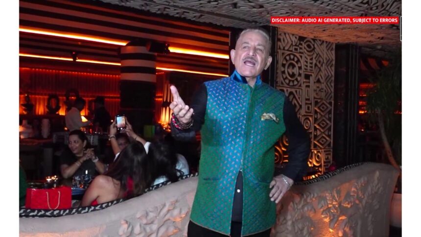 मुंबई इवेंट में पैपराजी को पोज देते मशहूर बॉलीवुड एक्टर दलीप ताहिल, हैंडसम लुक में नजर आते हुए