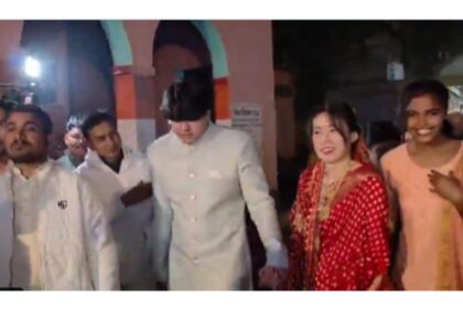 बिहार के रौता गांव में जापान की बहू मारिया के साथ IIT इंजीनियर राहुल कुमार की शादी के बाद प्रीतिभोज समारोह का दृश्य