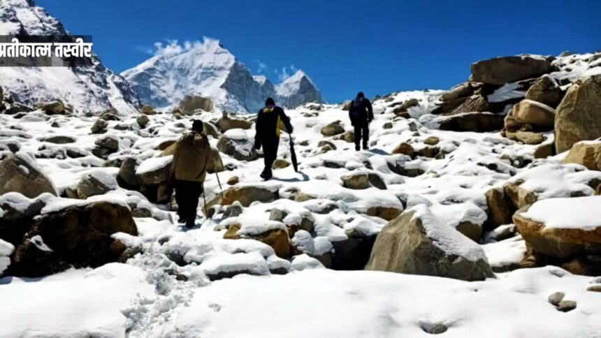 Rescue operation underway at Kuari Pass trek in Chamoli as SDRF teams search for missing trekker in snowy terrain