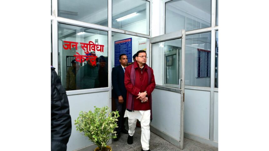 देहरादून के डालनवाला थाना निरीक्षण के दौरान मुख्यमंत्री पुष्कर सिंह धामी का सख्त संदेश